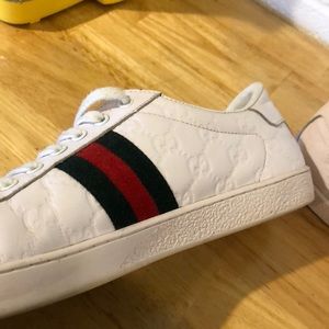 Men’s Gucci low tops. White